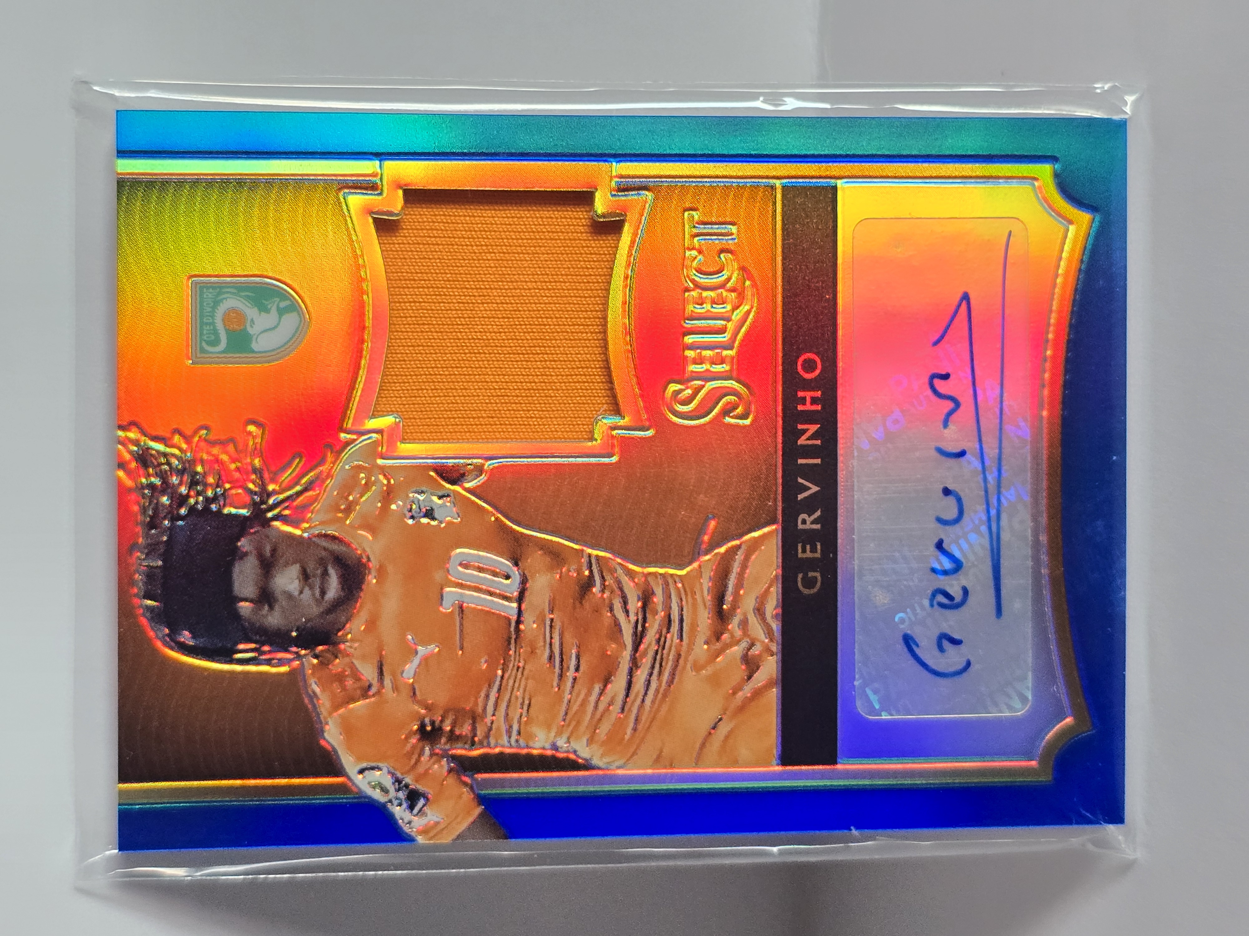 2015-16 Panini Select Soccer Jersey Autographs #JA-G Gervinho Prizm Blue Auto Patch /75