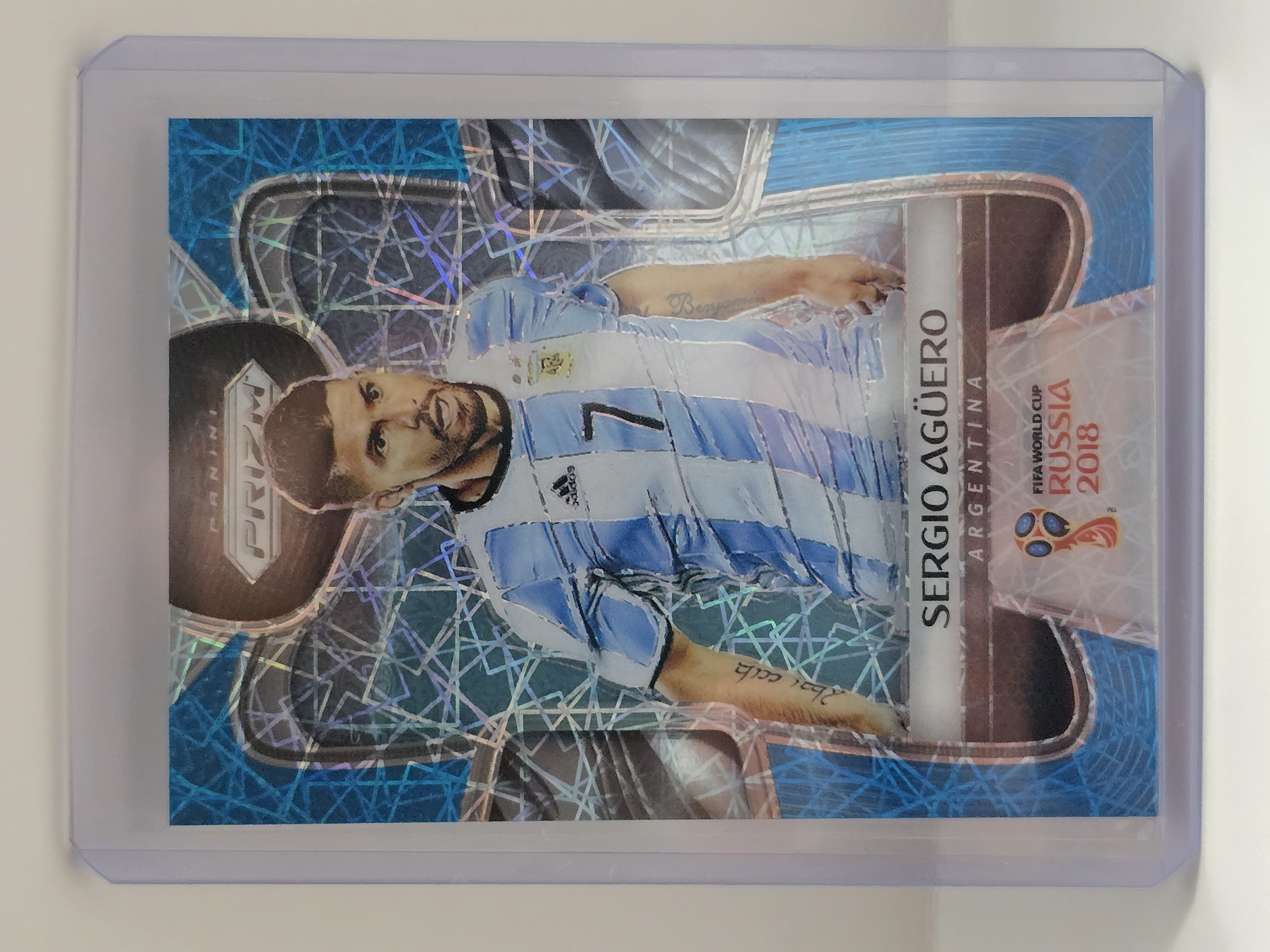 2018 Panini Prizm FIFA World Cup #11 Sergio Agüero Blue Pulsar /125